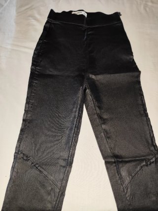 Conjunto Zara: Suéter rosa y leggings negros
