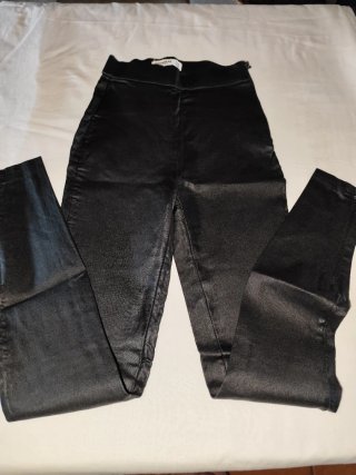 Conjunto Zara: Suéter rosa y leggings negros
