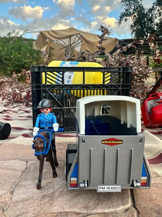 Playmobil Policía con Remolque y Caballo