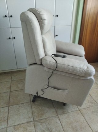 Sillón reclinable con motor beige