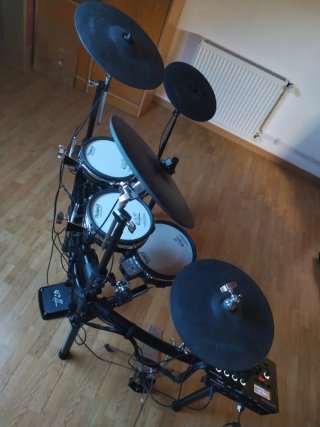 Batería Electrónica Roland TD-25KV Con pie charles