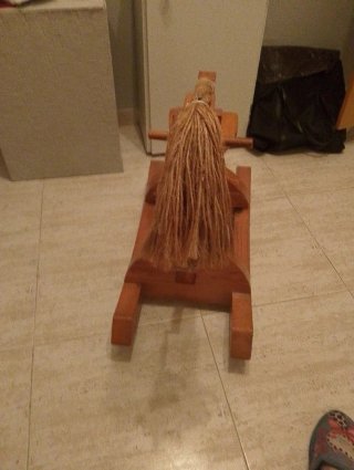 Caballito de madera maciza