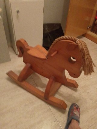 Caballito de madera maciza
