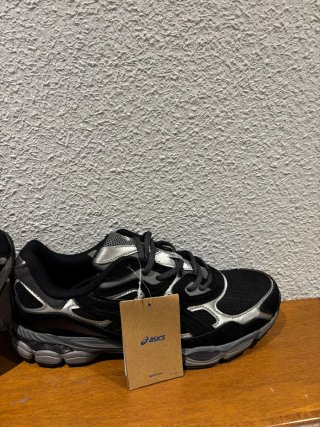 Asics Gel NYC Negras Plata