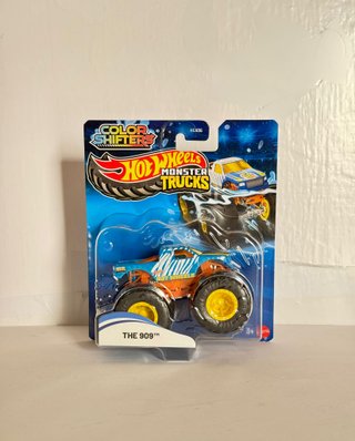 Hot Wheels Monster Trucks The 909 Color Shifter