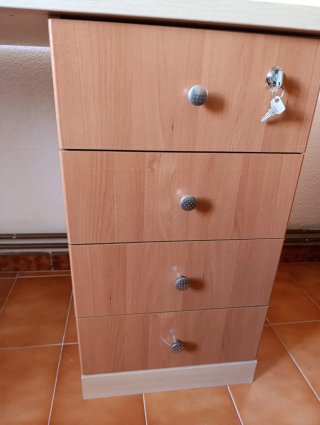 Escritorio esquinero de madera