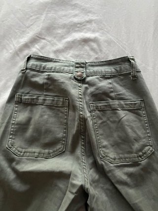 Pantalones DEJAVU verdes con tachuelas