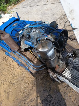 Tractor de cadenas blanco y azul Lamborghini