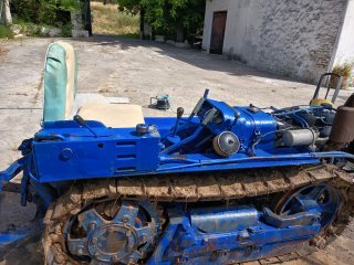 Tractor de cadenas blanco y azul Lamborghini