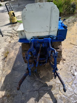 Tractor de cadenas blanco y azul Lamborghini