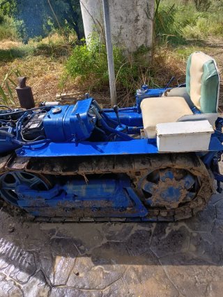 Tractor de cadenas blanco y azul Lamborghini