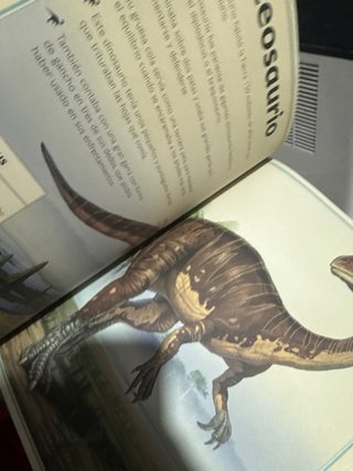 El majestuoso libro de los dinosaurios