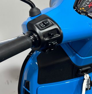 Vespa GTS 125 Super Sport Azul