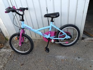 Bicicleta infantil Btwin azul y rosa