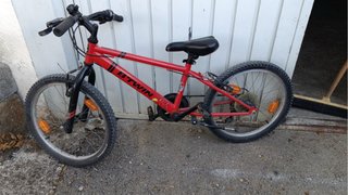 Bicicleta infantil roja B'TWIN