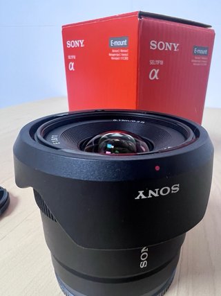 Objetivo Sony E 11mm f/1.8 SEL11F18 impecable APSC