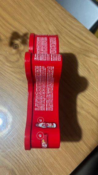 Caja metálica KitKat roja