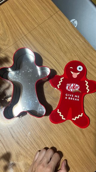 Caja metálica KitKat roja