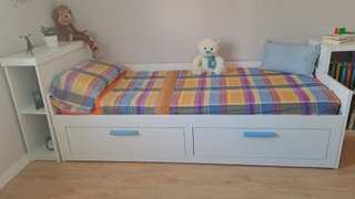 Cama IKEA con cabecero con led y 2 colchones