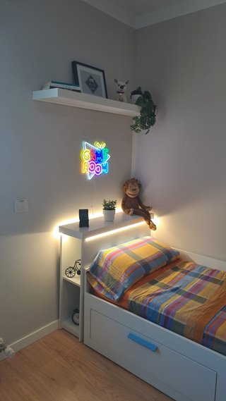Cama IKEA con cabecero con led y 2 colchones