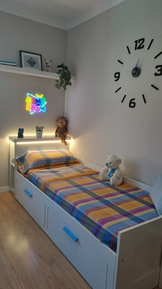 Cama IKEA con cabecero con led y 2 colchones