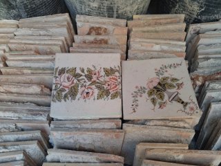Azulejo antiguo decorado floral