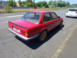 BMW E30 320i Berlina (clásico de 1987) – Con ITV