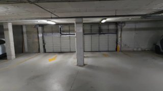 Plazas de aparcamiento puerta automatica