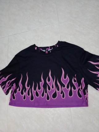 Top corto Shein L llamas moradas