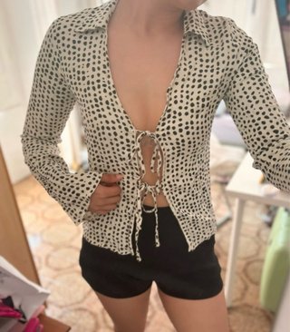 Blusa Pull&Bear lunares manga larga