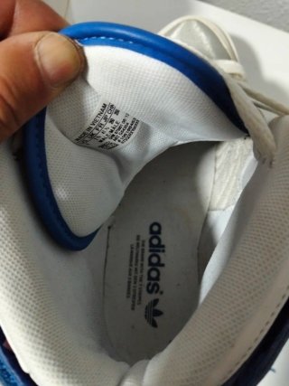 Zapatillas Adidas Baloncesto Blancas y Azules
