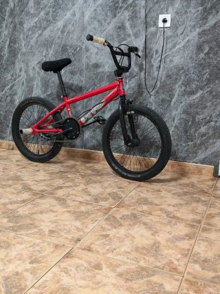 Bicicleta BMX Roja. Si te llevas las 2 precio bbb