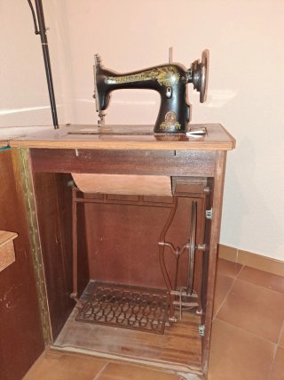 Máquina de coser Singer antigua