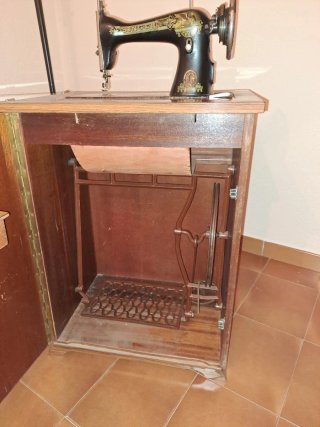 Máquina de coser Singer antigua
