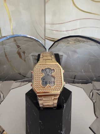 Reloj Tous Dorado con Detalles