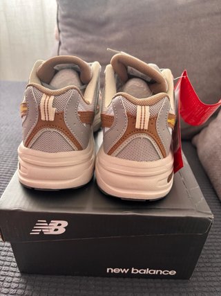 New Balance Bambas Beige/Marrón Talla [Talla]