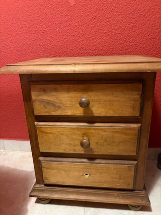 Mesita de noche de madera