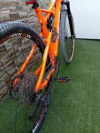 Bicicleta de montaña de doble suspensión