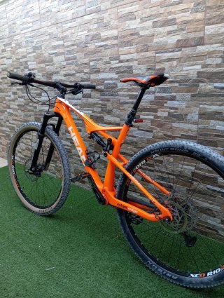 Bicicleta de montaña de doble suspensión