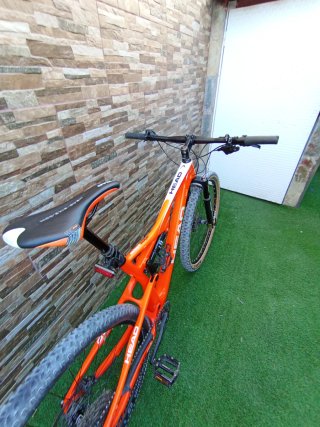 Bicicleta de montaña de doble suspensión