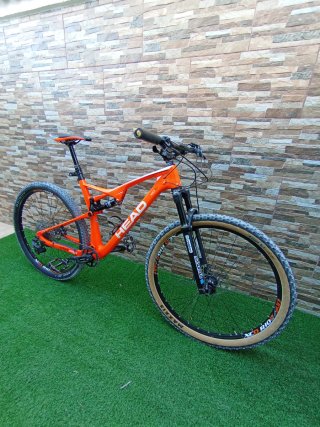 Bicicleta de montaña de doble suspensión