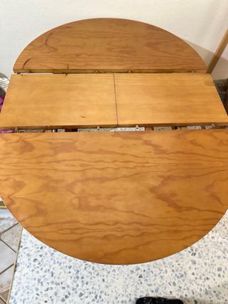 Mesa de comedor de madera