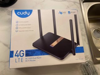 Router WiFi Cudy Negro y Dorado Nuevo