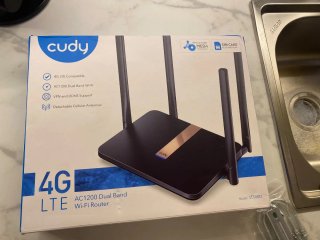 Router WiFi Cudy Negro y Dorado Nuevo