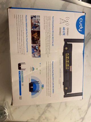 Router WiFi Cudy Negro y Dorado Nuevo
