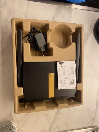 Router WiFi Cudy Negro y Dorado Nuevo
