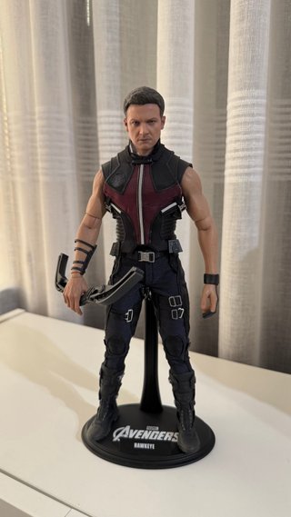 Figura Hot Toys Ojo de Halcón