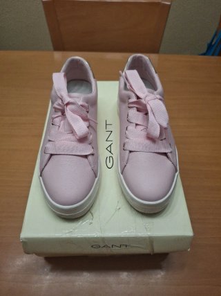 Zapatillas GANT de piel rosa. Tienen 2 puestas.