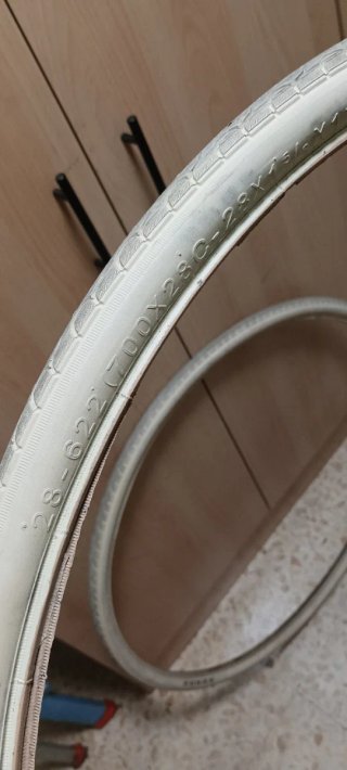 Cubiertas Kenda blancas para bicicleta