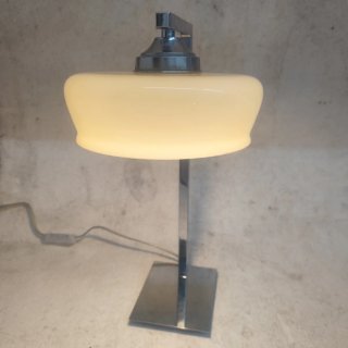 Candeeiro de mesa moderno metal e vidro